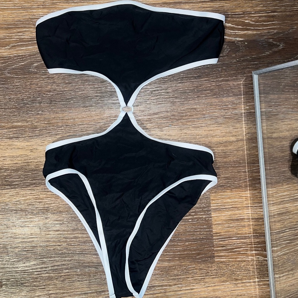 One piece swimwear